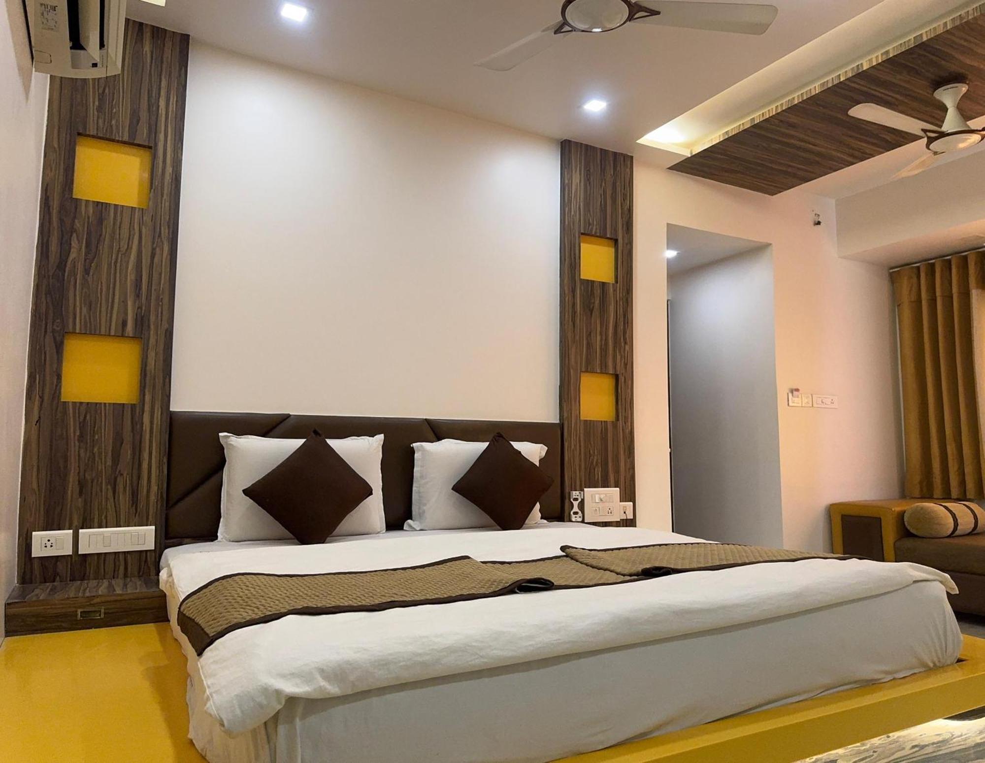 Hotel Kabir Ahmedabad Exterior foto
